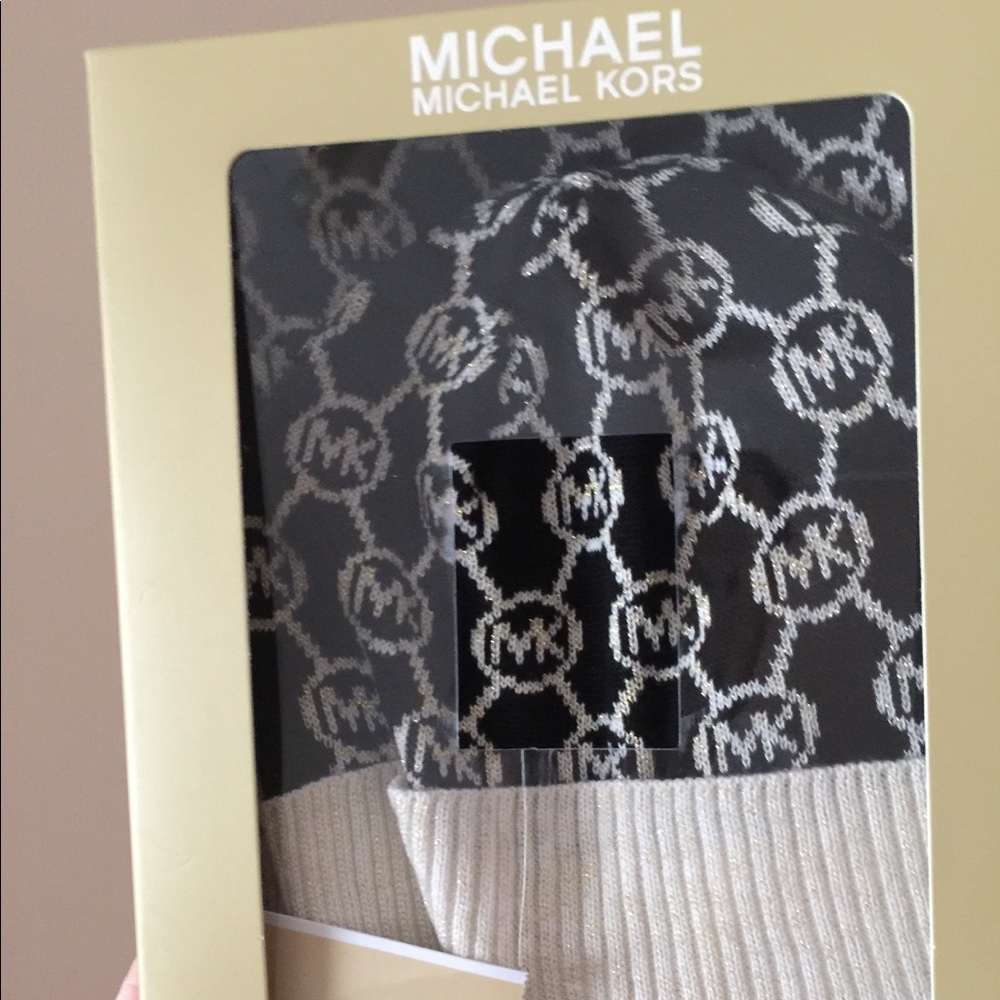 Michael Kors  hat and scarf set brand new!!!